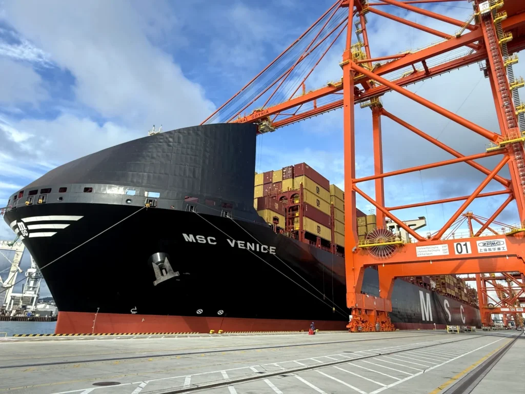 Mscvenicekontenerowiecportgdynia Widok na msc